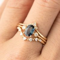 Felicia ring 1ct peacock sapphire is restocked!✨ This clean cut focal stone sparkles soft blue with a hint of green. 7x5mm oval stone matches perfectly with Norah’s Tiara Ring and Star Accent Ring🥂