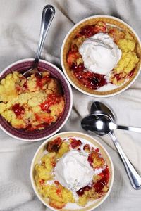 Push a pie crust in the bottom of your slow cooker for a dessert that is perfect for Christmas +7 recipes