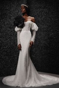 Dress Designer: Vera Wang Bridal and Pronovias Group Dress Style: LYS