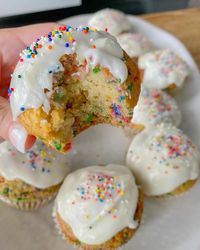 For this recipe 🔗 click the link in my bio or visit peanutbutterandjilly.com/recipes/8-ingredient-sprinkle-cupcakes/ ⠀⠀⠀⠀⠀⠀⠀⠀⠀ #funfetti #cupcakes #cupcakesofinstagram #funfetticupcakes #vegancupcakes #glutenfreedairyfree #glutenfreecupcakes