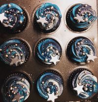 Moon and stars cupcakes More