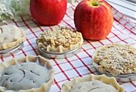 Tiny Pies Made in Mason Jar Lids