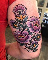 Ginny Neumann on Instagram: “Folky flowers for Olivia! Thank you! 🌿 . . .  #tradtattoo #tradtattoos #traditionaltattoos #ladytattooer #ladytattooers #ladytattooartist…”