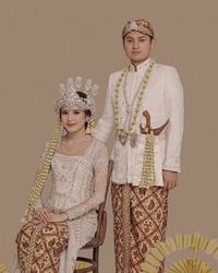 Cut beby tsabina dan rizki natakusumah melakukan pre-weeding menggunakan baju adat Sunda, Jawa Barat. Pakaian tradisional Indonesia. Sundanese traditional costume. #culture #budaya #busana #batik #kebaya #clothing #clothes #attire #outfit #asia