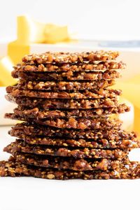 This Sea-Salted Quinoa Pecan Brittle is amazing as a snack, dessert, or a crumble on ice cream, yogurt, salads... It also makes a great gift! #quinoabrittle, #easyquinoabrittle, #quinoapecanbrittle, #pecanbrittle