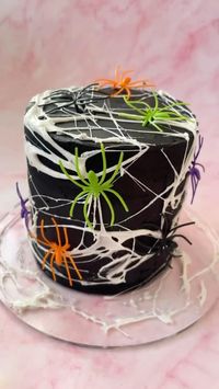 A quick and easy marshmallow web cake 🕸️🎂 #cakedecorating #cakedeco #lovetobake #bakersgonnabake