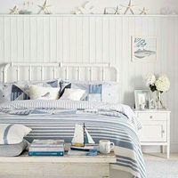 Beach cottage style - likethe wall treatment