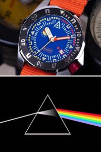 The Nº 1973 watch ➡️ Pink Floyd ‘The Dark Side of the Moon’ (1973) The Nº 1973 bezel original function serves to record the elapsed time for a diver’s descent. The 12 o’clock marker, containing Super-LumiNova, is aligned to the prominent minute hand to record up to 60 minutes of elapsed time. More than 50 million copies sold worldwide and 15 straight years on Billboard’s album chart, it is ranked in the Top 10 of the best-selling UK albums of all time on the Official Chart.