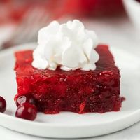 Cranberry Jello Salad is a holiday favorite side dish that is easy to make with only 3 ingredients! This cranberry jello salad recipe with pineapple is the perfect recipe for Thanksgiving or Christmas. Everyone loves this easy cranberry jello salad recipe. #eatingonadime #cranberryrecipes #jellosaladrecipes #holidayrecipes #sidedishrecipes