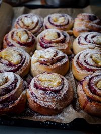 Raspberry Custard Buns (Bringebærsnurrer med vaniljekrem) - North Wild Kitchen