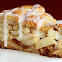 Cinnamon Roll Apple Pie