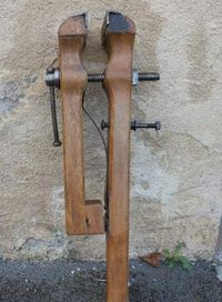 This French vice is a beauty looks like a wooden version of a blacksmiths leg vice