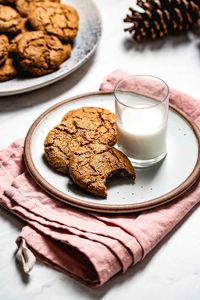 The Best Almond Flour Gingerbread Cookies recipe that happens to be gluten-free, refined sugar-free, grain-free, dairy-free, and paleo. Sweetened with coconut sugar, these warm spiced gluten-free gingerbread cookies are the perfect treat during the holidays. #paleobaking #paleocookie #almondflourbaking #recipe #cookie #healthycookie #foolproofliving