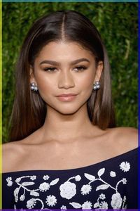 Zendaya_triangle face shape 2