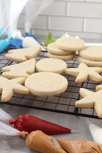 Royal Icing Sugar Cookies - Master Guide - The Squeaky Mixer - Easy And Fun Baking Recipes