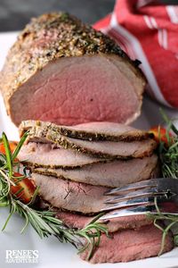 Eye of Round Roast by Renee's Kitchen Adventures - easy recipe for beef eye of round roast. Lean and tender, easy to follow directions to cook to medium rare degree of doneness. Makes a great economical choice for a holiday beef roast or anytime beef roast. #beefroast #roast #roastbeef #roastperfect #bestangusbeef #steakholder ad