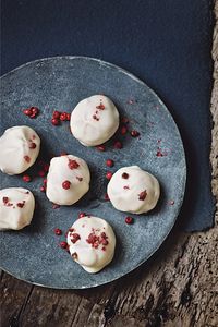 White chocolate and strawberry truffle recipe | House & Garden