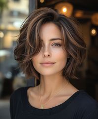 🎨 Ready for a stunning look? Soften angular facial features with this 2 Inch Haircut Short Layered Haircuts. Master the art of creating face-framing highlights. Suitable for all face shapes and hair textures. Easy to maintain and style at home. Click for a step-by-step guide! #2InchHaircutShortLayeredHaircuts