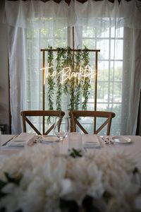 Customize your own neon sign for your wedding. Cute wedding decor details. Neon sign vibes for wedding.