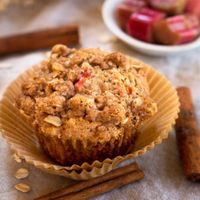 Rhubarb Muffin Recipe with Cinnamon Streusel | Hostess At Heart