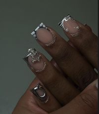 #nails #nailispiration #explore #explorepage #darkskinbaddiesdaily #chromenailart #nailart