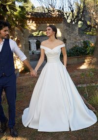 Wedding Dresses / Victoria Jane (WYNELL), silhouette ballgown, neckline off the shoulder, long