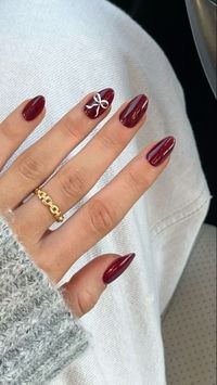 Here are some simple yet festive Christmas nail ideas that are easy to achieve: Red and Green French Tips: Instead of the classic white tips, use red or green polish for a festive twist on the French manicure. Snowflakes: A pale blue or white base with simple snowflake designs using a thin brush or nail art pen. Candy Cane Stripes: Use red and white stripes on a couple of accent nails, and keep the rest a solid red or white.