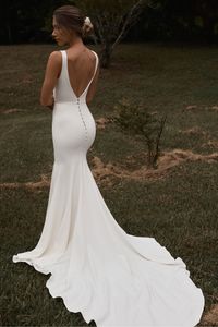 Introducing Jones, a gown as enchanting as the muse herself, Mrs Jones. Curve enhancive crepe seamlessly merges sensuality and fearless femininity. A structured low-cut neckline and sleek, plunging backlines add notes of modern allure and exuberant richness to this crepe wedding dress.