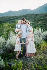 21 Heart-Warming Maternity Photo Ideas with the Family! - Praise Wedding