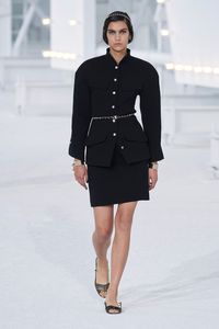 Chanel Spring 2021 Ready-to-Wear Fashion Show Collection: See the complete Chanel Spring 2021 Ready-to-Wear collection. Look 46