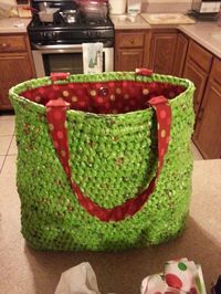 Amanda's plarn flat bottomed crochet bag with fabric liner and magnetic clasp, inspired by Thoughtful Rose:  https://www.flickr.com/photos/thoughtfulrose/3462914906/