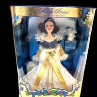 Bring The Magic Of Disney To Life With This Adorable Snow White Holiday Princess Doll! Featuring Classic Disney Styling, This Interactive Doll Is Sure To Provide Hours Of Fun And Bring Delight To Your Little One. With Bunny Ornament 1998 Mattel 19898 New In Box. Box Shows Some Lite Scratches. Box Measurement 14 Inches Tall By 10 Inch Wide . Doll Size12 Inch.