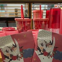 🇲🇾 Starbucks | Sbux_Jojo on Instagram: "#sbuxjojosingaporereadystock 🇸🇬 💳Merchandise Name : Singapore LIMITED EDITION 2024 Year of Dragon 🐲 Red Packets Set💳 ——‼️STOCK IN HAND‼️-—— 🔋Quantity : 1 Set🔋 💰Price : RM50 / USD14 for 7 Red Packets💰 ✅Condition : ✅ 1⃣New! 📲Please comment or DM me if you’re interested to order! 😉 💐Please read my profile description ! 💐 #starbuckscard #starbuckscards #starbuckscardsale #starbucksmalaysia #starbuckskorea #starbucksusa #starbuckscanada #starbuckshongkong #starbucksgermany #starbucksjapan #starbucksindonesia #starbucksbali #starbuckssingapore #starbucksrussia #starbuckstaiwan #starbucksphilippines #starbuckscardforsales"