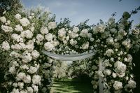 Wedding decoration / Floral decoration. Does this idea inspire you? #wedding #decoration #italianvenue #outdoorvenue #weddingdecoration #weddingplanner #bridetobe #weddingday #mariage #italy #corsica #love #fun #amour #love2love #couplegoal #puglia #ideas #elegant #romantic #simple #colour #ark