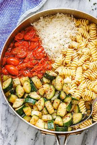 Healthy Tomato Zucchini Pasta - #tomato #zucchini #pasta #recipe #eatwell101 - Healthy Tomato Zucchini Pasta is the perfect quick and easy weeknight meal. Filled with fresh vegetables this vegetarian pasta recipe is sure to be a hit with the whole family. Ready in under 30 minutes! - #recipe by #eatwell101®