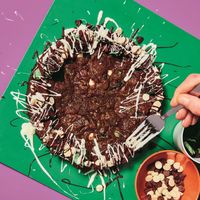 Mint Cookies and Cream Cookie Pie Recipe | Epicurious