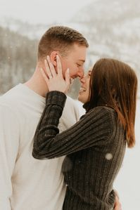 winter engagement photoshoot | rocky mountain national park | winter engagement photos | winter wedding | couple photo shoot | winter wedding | snowy engagement photos | snow photoshoot | bridal | winter