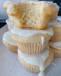 For this recipe 🔗 click the link in my bio or visit peanutbutterandjilly.com/recipes/super-moist-lemon-cupcakes/ ⠀⠀⠀⠀⠀⠀⠀⠀⠀ #vegancupcakes #glutenfreecupcakes #veganbaking #glutenfreebaking #cupcakes #healthybaking #vegandessert #glutenfreedessert #creamcheesefrosting #lemoncupcakes #lemoncake #dessert #glutenfreebaking #healthydessert #easyrecipes #vegan #glutenfree