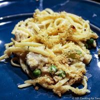 Use that leftover turkey to make this easy from-scratch turkey tetrazzini casserole. A classic creamy pasta comfort food with a great parmesan topping. #LeftoverTurkey #TurkeyTetrazzini #TurkeyCasserole