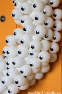 Ping pong balls and googly eyes for a cool Halloween wreath. I know a little boy who would LOVE this for his Halloween room!