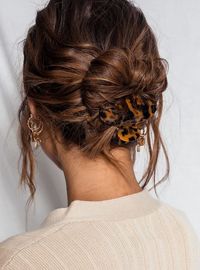 Lazy day hairstyles are lifesavers when you just don't have the energy to put effort into your appearance. Here are 20 different lazy day hairstyles that are super cute!#wedding #weddinghair #hairstyle #longhairstyle