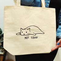 Hoje eu tô só esse gatinho 😹 ✨Ecobag - Gato "Not Today"!!! ✨Material resistente e sustentável. Desenho feito a mão com muito amor ❤️ #presentespersonalizados #ecobags #presentes #presentescriativos #criatividade #desenhodegatinho #desenhodegatinho #bolsaecologica #desenhoamão #lojavirtual #lovecats #catlover #cats