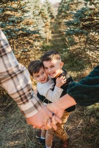 Doylestown ohio, fairlawn ohio, akron photographer, Christmas tree farm, ohio mini session photographer, ohio family photographer, christmas card photos, christmas minis, tree farm pictures