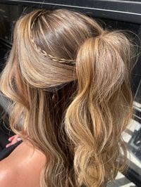 Long, blonde hairstyle for festivals, prom, homecoming, bridesmaids or brides 🌙