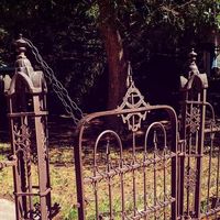 Pinky Pancake on Instagram: "I’m in love with this little fence in Ouray. . . . #victorianfence #victorianhouses #ouraycolorado"