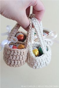 Aren’t these mini baskets cute?! Here’s a super fun, quick and easy project for this easter to make for the little ones. I’ve been very busy working on other projects, mainly re-s…