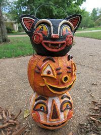 Cassie Stephens: DIY: Vintage-Inspired Halloween Trick or Treat Buckets made with CelluClay paper mache.