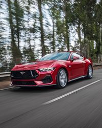 Ford Mustang GT Performance 2024 Engine: 5.0L V8 Power: 358 kW / 487 hp Torque: 570+ Nm / 420+ lb-ft 0-60 mph: 4.6 seconds Top Speed: 250 kph / 155 mph