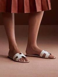 Chicest White Summer Outfits_0029_11b HERMES Oran Sandal