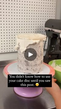 616K views · 75K reactions | I struggled using this disc, but i figured an easier way! 

 1. Wrap the Cake Disc: Double-wrap your cake disc with cling wrap.
 2. Apply Buttercream or Ganache: Add a dollop of buttercream or ganache on the side of the disc that will go on top of the cake.
 3. Place the Disc and Ice the Cake: Position the disc on the cake and ice as usual.
 4. Refrigerate: Place the cake in the refrigerator until it is firm.
 5. Remove Cling Wrap: Gently unwrap the cling wrap from around the cake.
 6. Detach the Disc: Carefully flick off the disc from the top of the cake.

This will help keep your cake clean and create a smooth, professional finish.

Try it this was way next time! 

follow for more cake tips and tricks! 

#cakeoftheday #caketutorialsdaily #cakehack #caketip #c